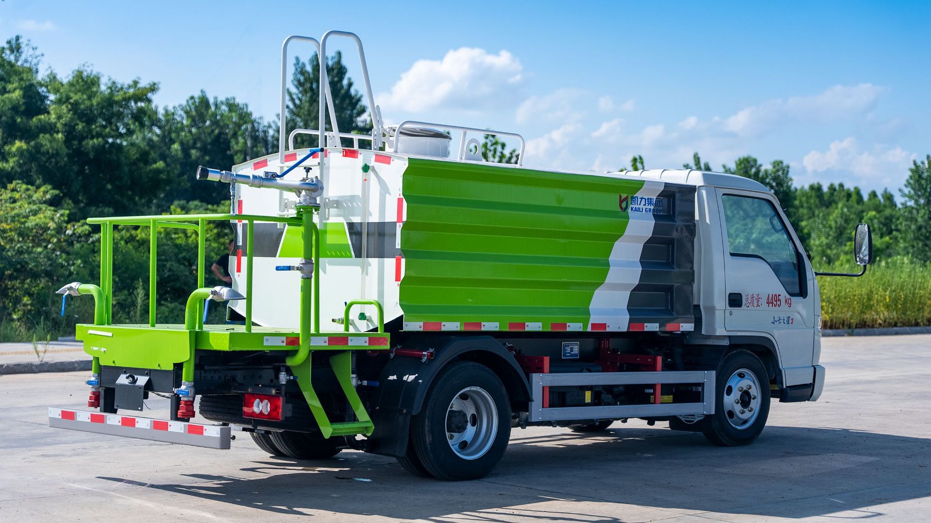 4.5 Square Blue Brand Sprinkler Truck, Fog Cannon, Dust Suppression Truck, Landscaping Sprinkler Truck, Construction Site Flushing, Road Surface, Highway Sprinkler Truck