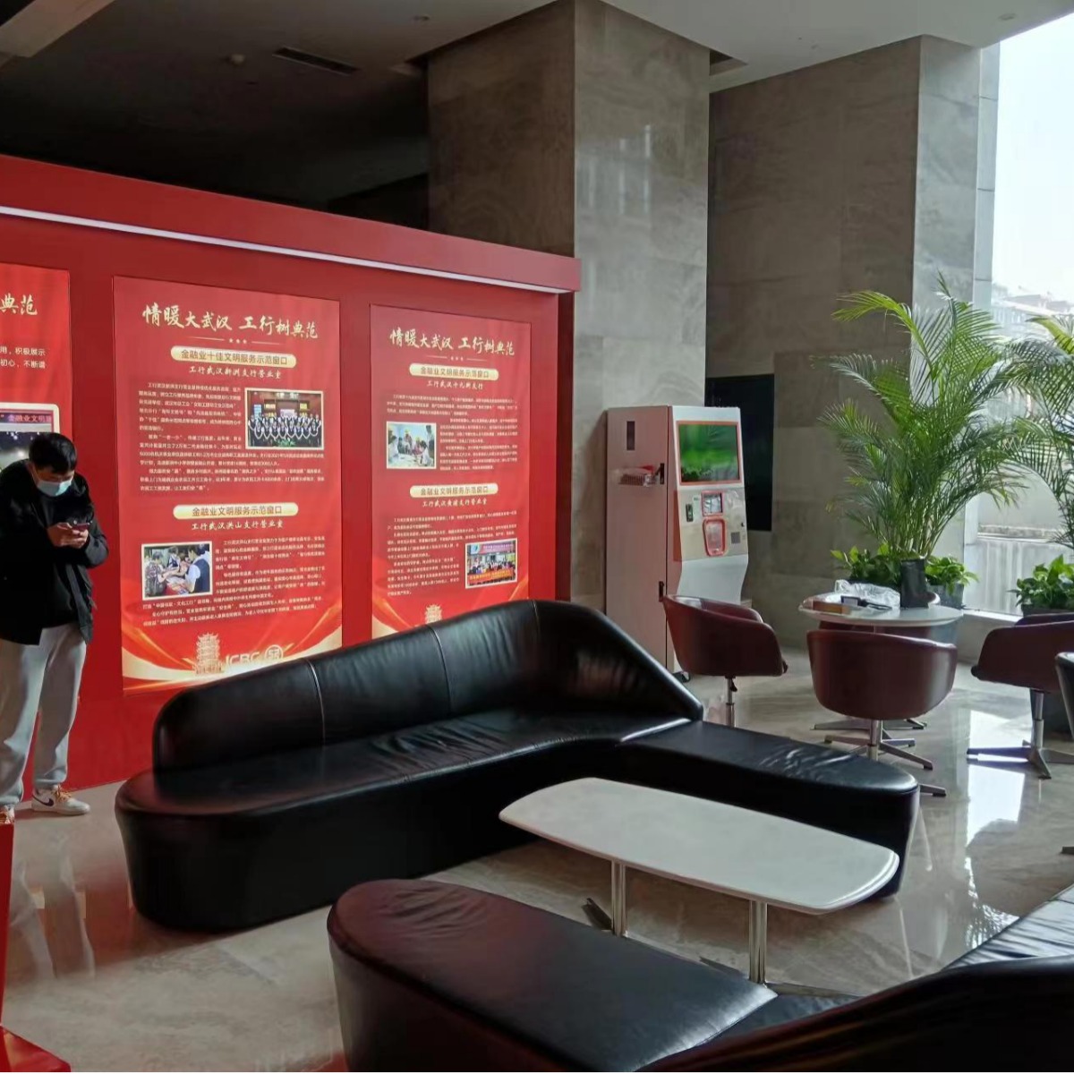 Gran máquina automática de café recién molido comercial de autoservicio código de escaneo máquina expendedora no tripulada fabricante de máquinas de café frío y caliente