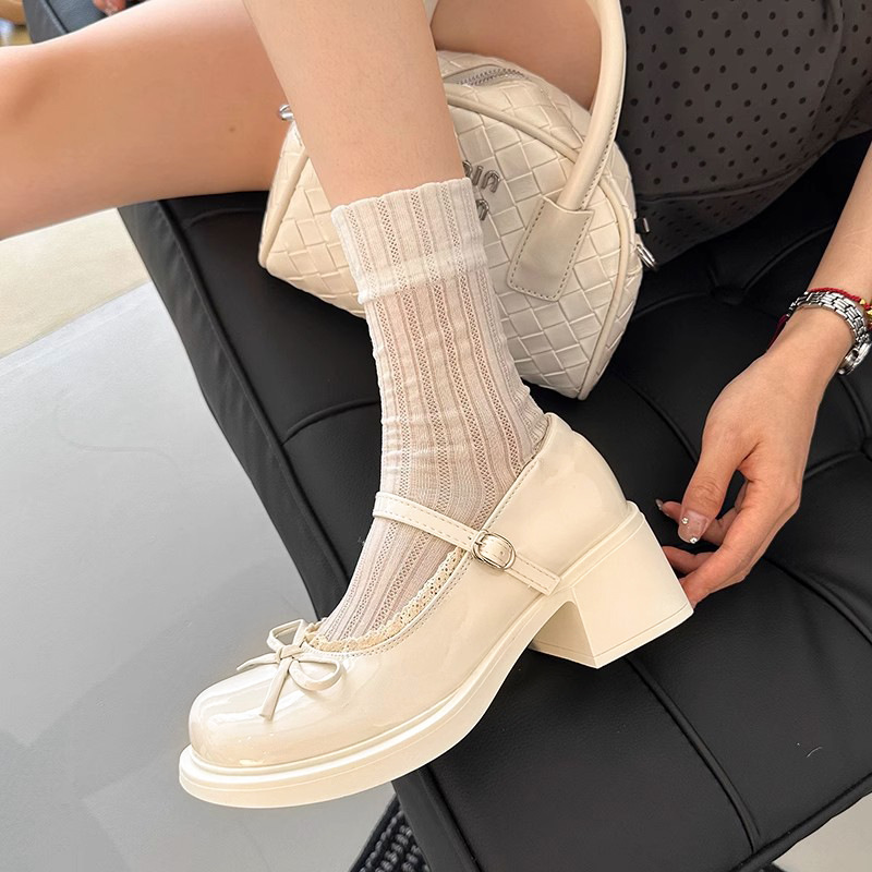 2026 nuevos zapatos franceses de botón único de base gruesa primavera y verano arco Marian Retro Lolita zapatos de cuero pequeños