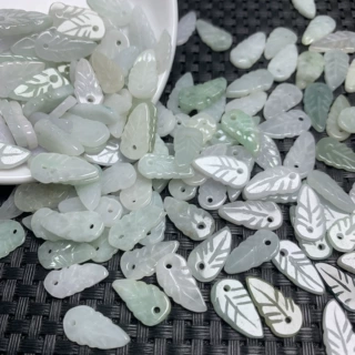天然翡翠冰种A货小树叶吊坠diy玉石饰品散珠脚链手链配饰叶子批发