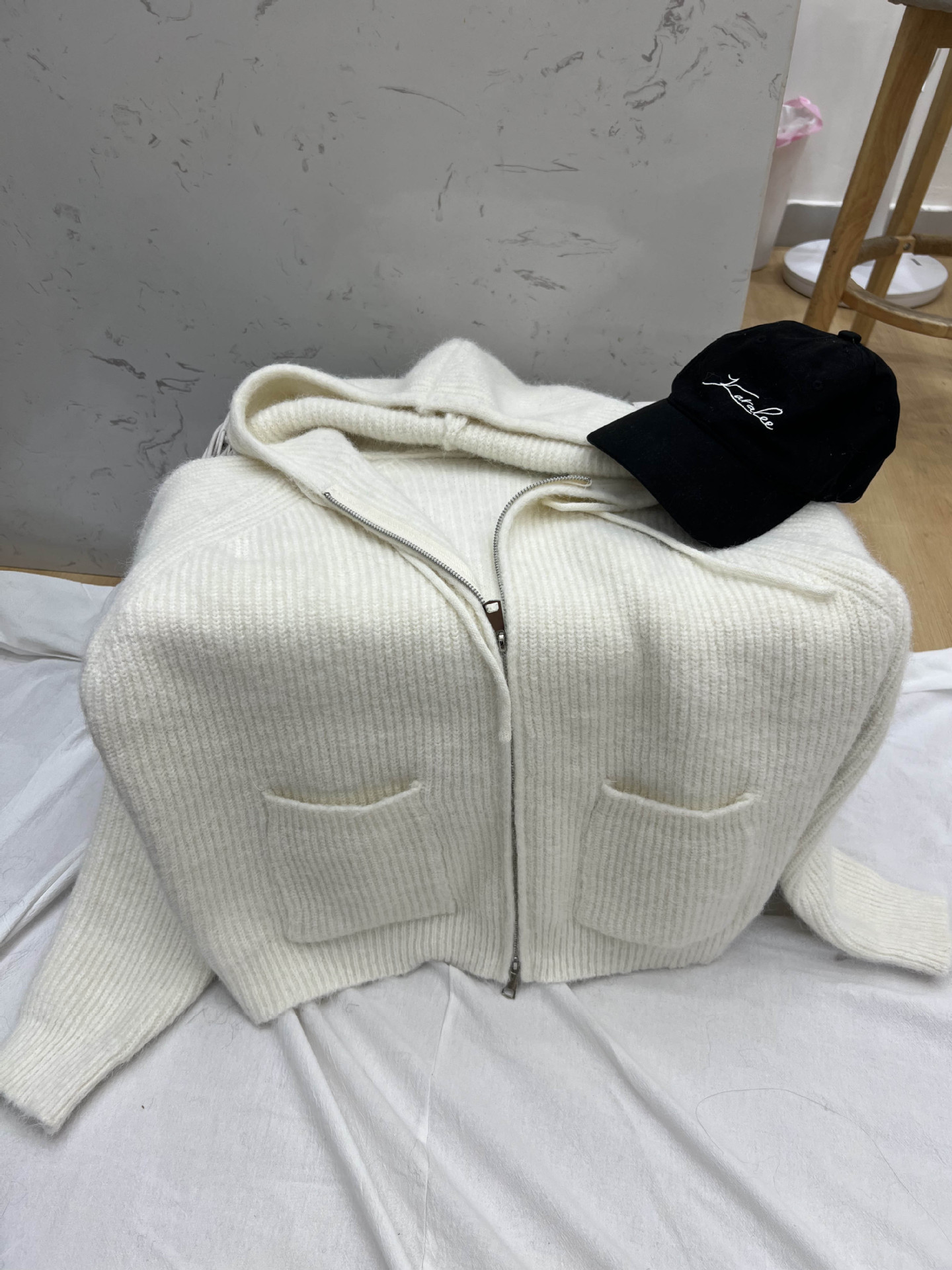 24 invierno Puyuan otoño y invierno nuevo estilo femenino coreano suelto de moda simple cardigan de lana universal