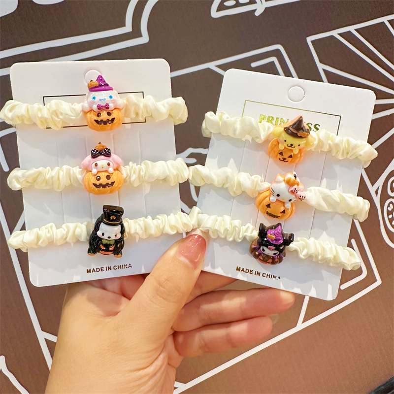 ハロウィーンのサンリオの髪輪が可愛いです。|undefined