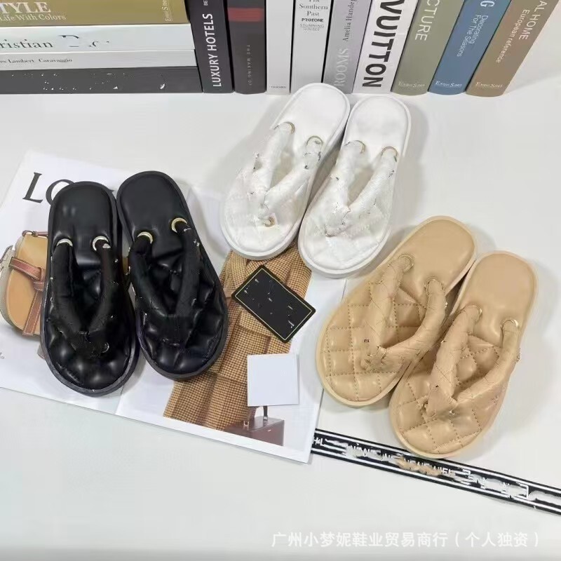 High Quality Small Fragrant Chubby Clamp Flat Flip-Flops Women's Diamond Plaid Internet Celebrant Sandals Summer New Style Outer Wear Beach Shoes