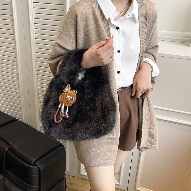 Bolsa de hombro de alto nivel de invierno y otoño versátil para mujeres 2025 nuevo nicho de diseño de estilo de viaje de la bolsa de cubo