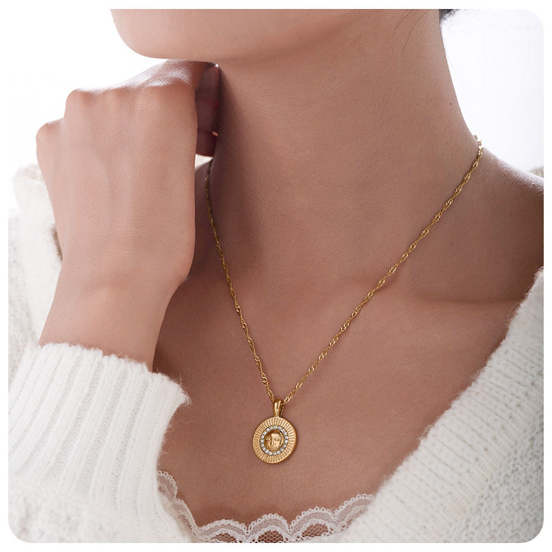 TENA Europa y América marca redonda moda personalidad cara collar de acero inoxidable mujer 18K oro titanio acero zinc cadena de suéter de piedra image 3