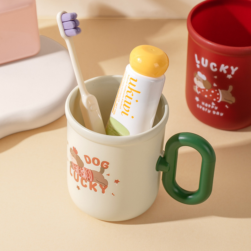 Taza de enjuague bucal de cachorro de la suerte de dibujos animados Taza de lavado de mango grande para el hogar de cachorro rojo festivo Taza de cepillo de dientes al por mayor