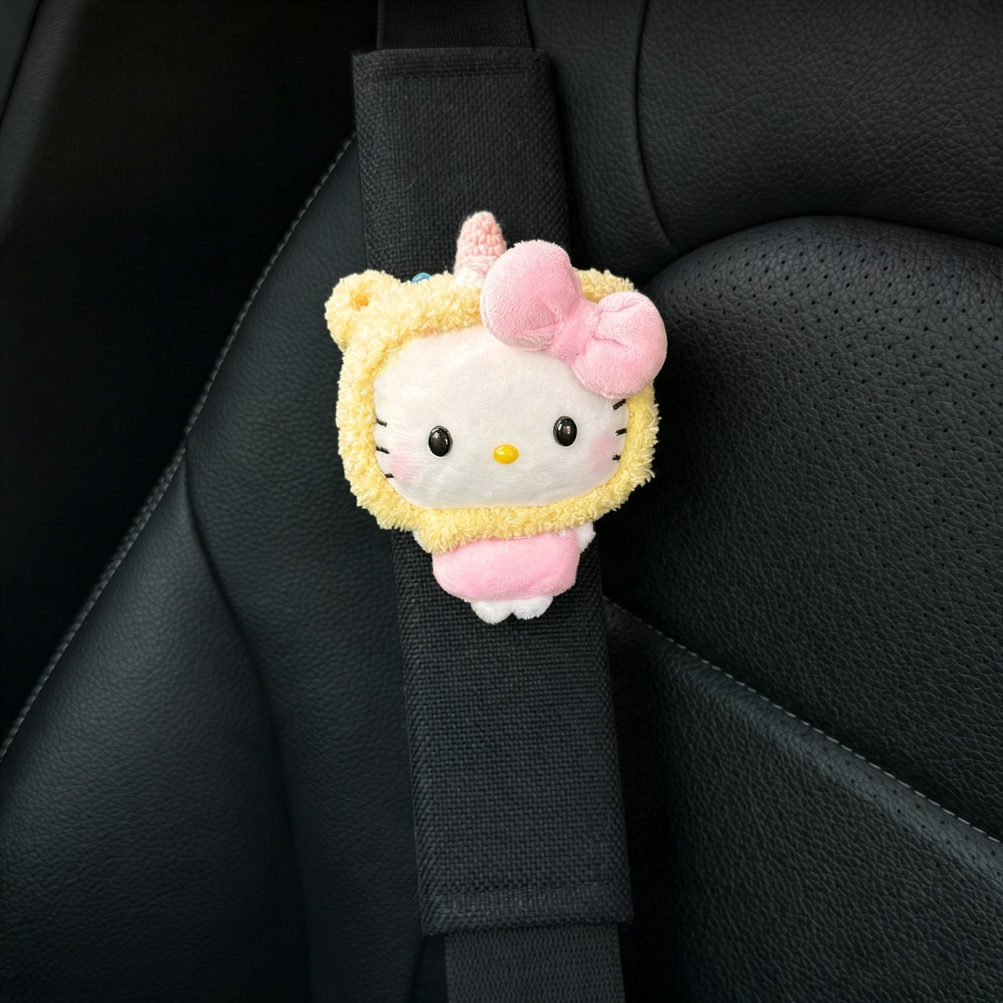Cute KT cat plush car seatbelt shoulder pad, child anti-neck-strangling safety belt protector, couple set for women