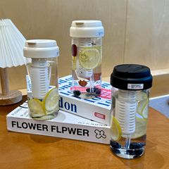 学校に行く女の子向けの夏の見栄えの良いプラスチックカップ、屋外家庭用ウォーターカップ、ティーカップ、便利なポータブルストローカップ