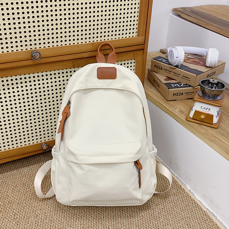 Mochila de nylon para mujeres 2024 nueva moda, bolsas escolares ligeras de color sólido, mochila de clase coreana para estudiantes de secundaria.