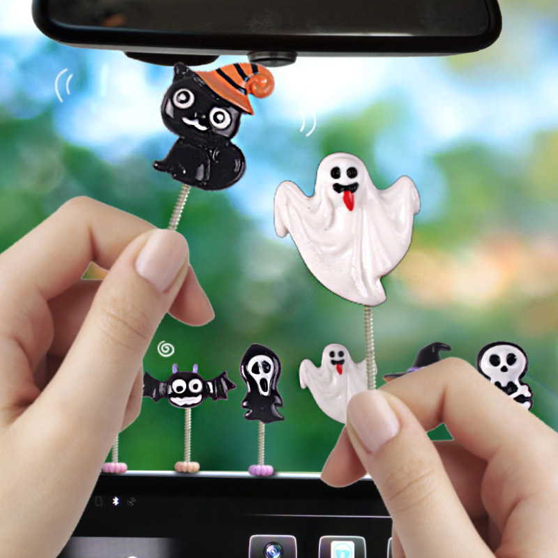 Coche de Halloween sacudiendo la cabeza pequeños adornos nuevos y adorables adornos de pantalla de consola central de coche de carne