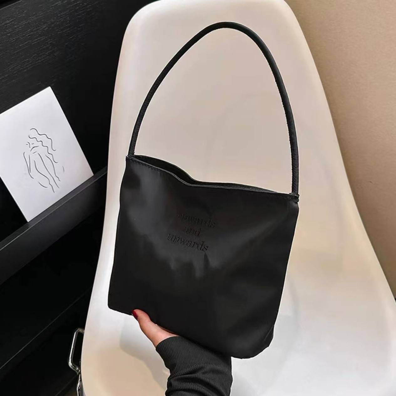 Bolsa de mano de estilo coreano de alto nivel, bolsas de mano de nicho de lujo ligeras, bolsas de actividades de apertura de belleza, bolsas de regalo prácticas para clientes