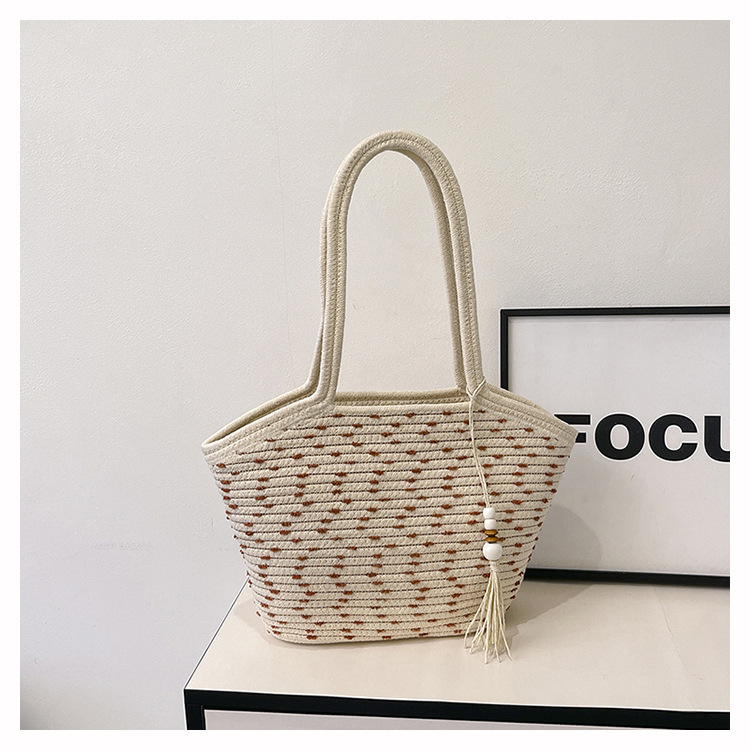 A trendy and stylish underarm bag for summer, a simple single-shoulder bag for women, and a fashionable, casual, and high-quality bag undefined