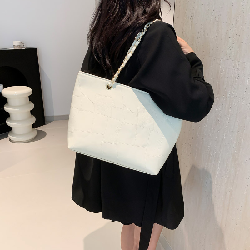 Nieuwe gepersonaliseerde handtas voor vrouwen, grote capaciteit enkele schoudertas, modieuze en eenvoudige ketting onder de oksel_voghion.com