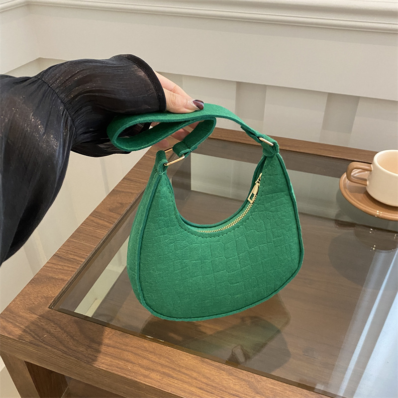 2024 otoño nuevo bolso de luna nueva moda femenina casual marea retro fieltro patrón de cocodrilo bolso de axila bolso de hombro para mujer