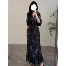 胖设计裹身裙2026新水墨画晕染印花连衣裙一片式领显瘦中长裙