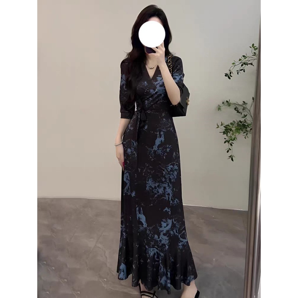 胖设计裹身裙2026新水墨画晕染印花连衣裙一片式领显瘦中长裙