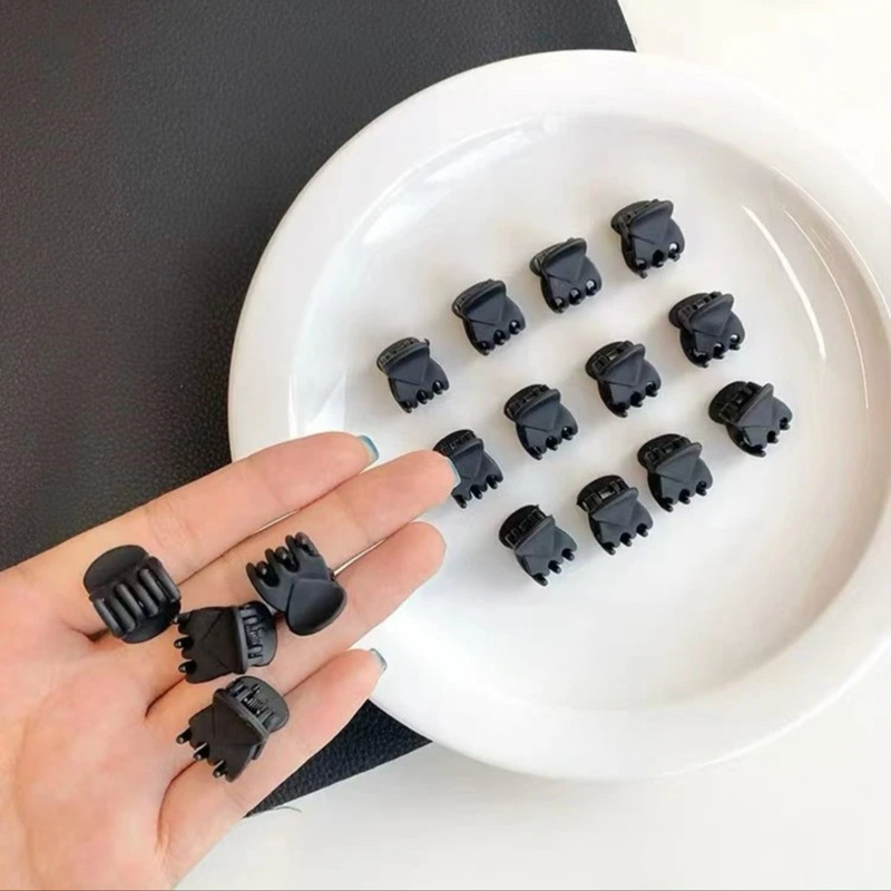 Black Mini Claw Clip for Princess Hairstyle, Small Hair Clip for Bangs and Stray Hair, Side Braided Hairpin, Top Clip for Women's Hair Roots Black Mini Claw Clip for Princess Hairstyle, Small Hair Clip for Bangs and Stray Hair, Side Braided Hairpin, Top Clip for Women's Hair Roots