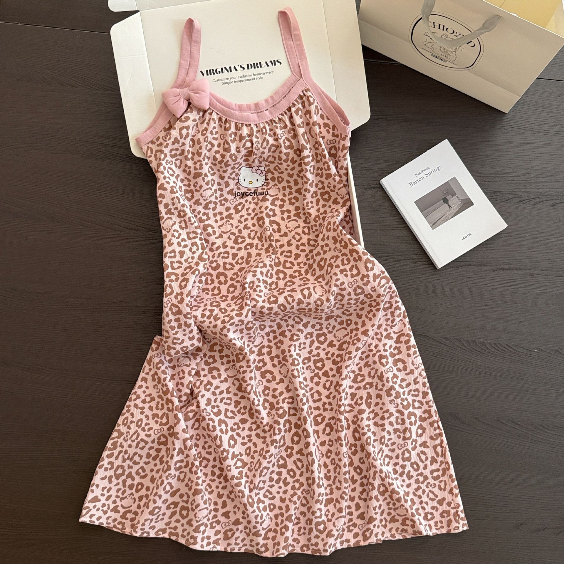Al por mayor transfronterizo verano HelloKitty polvo leopardo nubes pijamas de algodón mujer lindos dibujos animados caseros pijamas