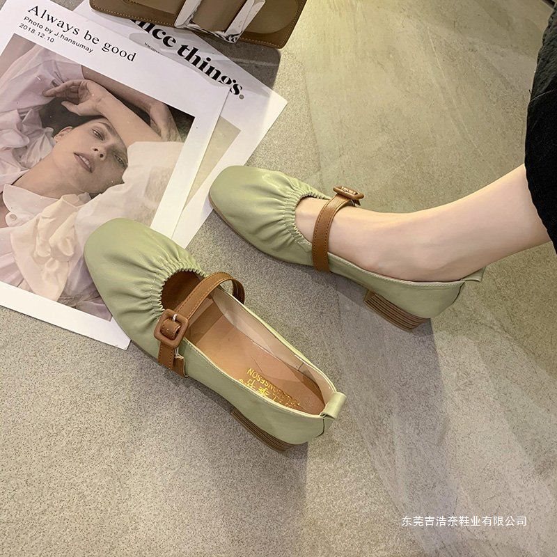Square-toed women's shoes with pleated details, chunky heels, Mary Jane style, fashionable and versatile, with a single strap, comfortable fairy-style shoes with a gentle vibe Square-toed women's shoes with pleated details, chunky heels, Mary Jane style, fashionable and versatile, with a single strap, comfortable fairy-style shoes with a gentle vibe