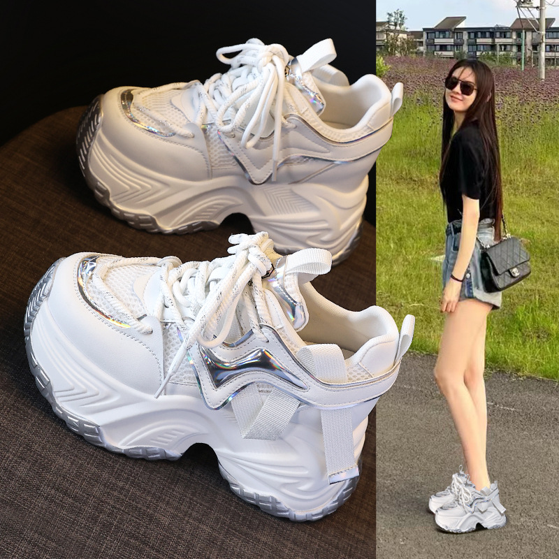 Giày sneaker nữ đế dày độn cao bên trong, phong cách bánh xốp mới mùa xuân — Màu đen