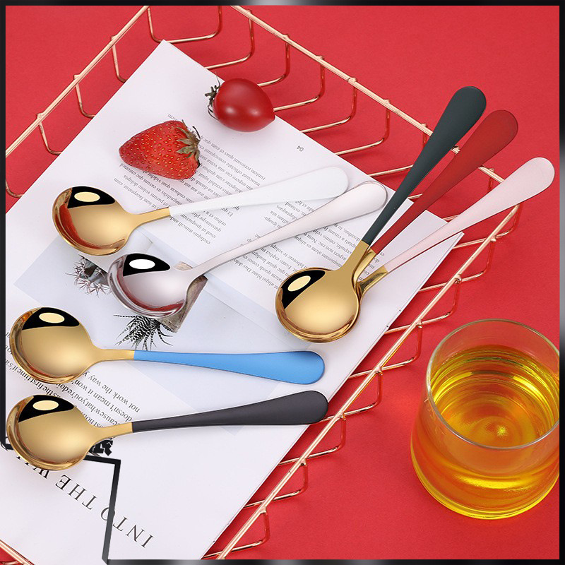 Cuchara de acero inoxidable ins Internet celebridad cuchara engrosada cuchara hogar comiendo cuchara creativa cuchara redonda impresión chapada en titanio