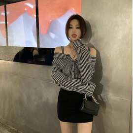 假两件拼接一字肩吊带长袖连衣裙女秋季新款短裙条纹衬衫裙子