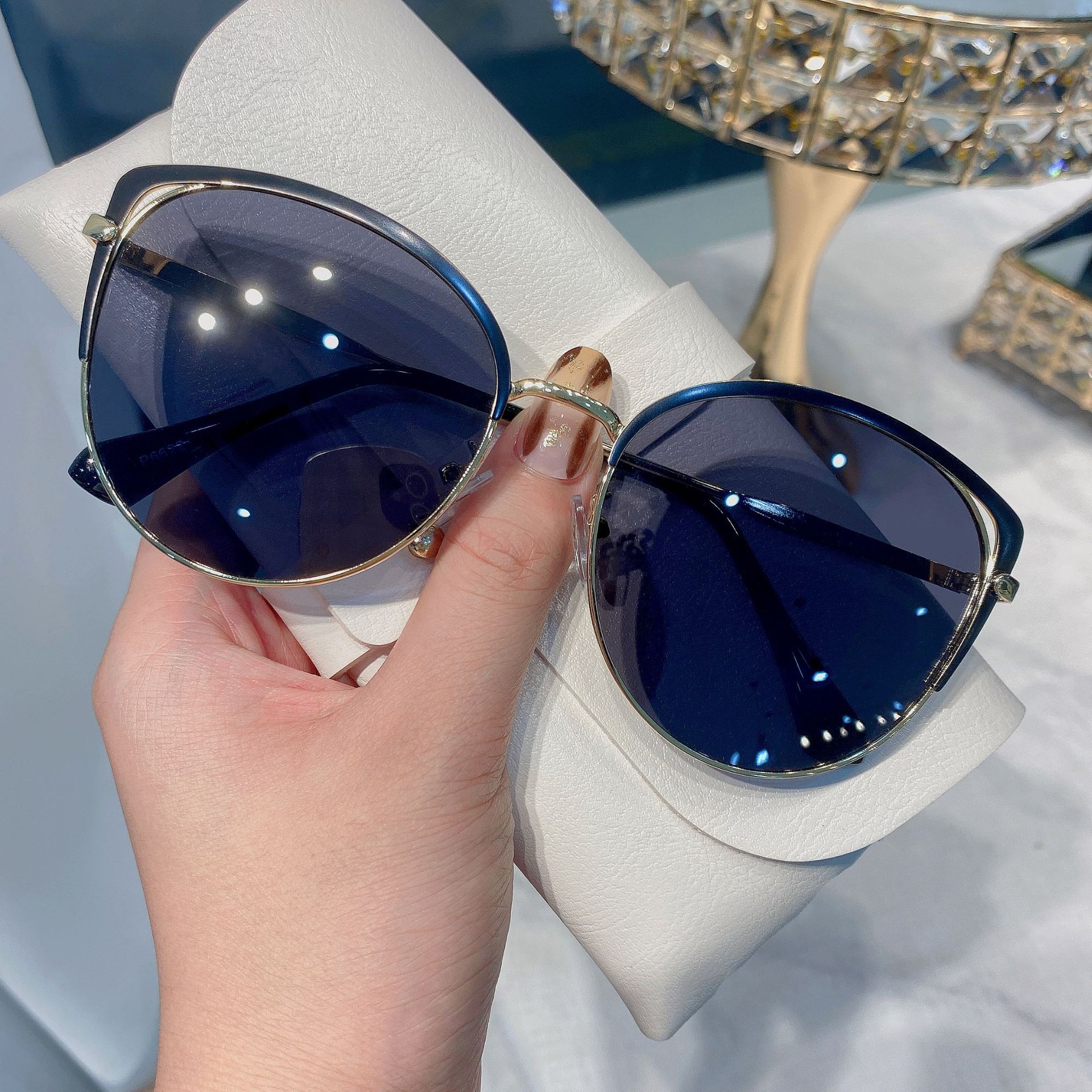 Modieuze metalen zonnebril in Koreaanse stijl met kleurverloop voor dames, lichtgewicht luxe met UV-bescherming._voghion.com