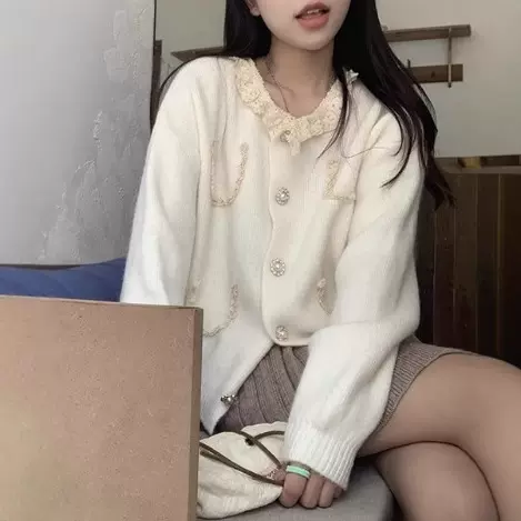甜美蕾丝花边新年红色毛衣女秋冬2025慵懒风宽松短款针织开衫外套