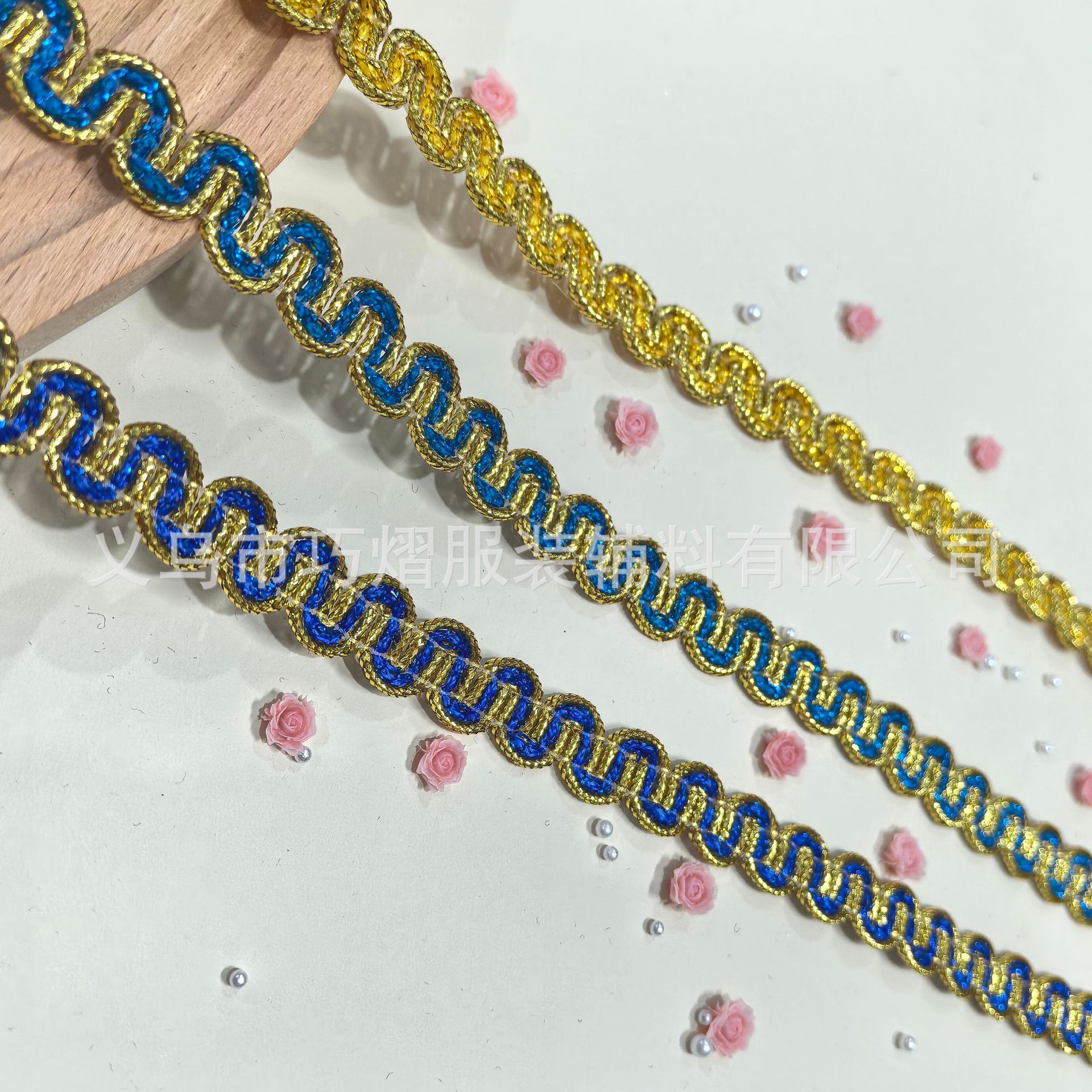 Venta al por mayor de fábrica de color de oro y plata lentejuelas florales con adornos accesorios de ropa accesorios de estilo étnico ondulado