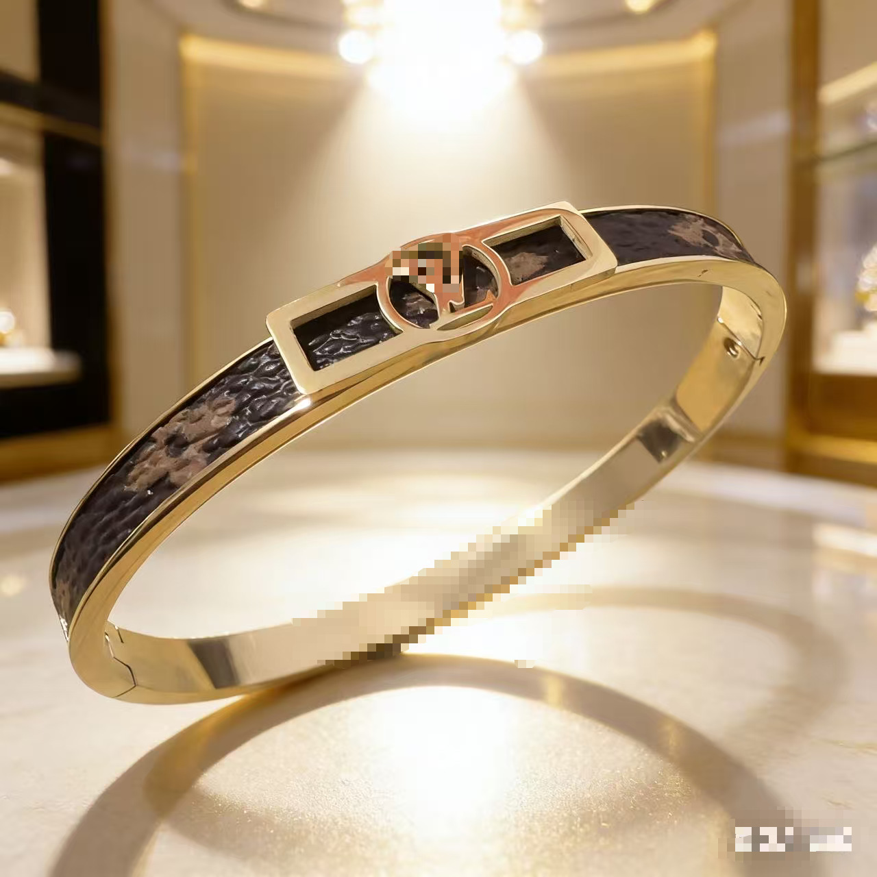 2025 新しいヨーロッパとアメリカのビッグブランドチタン鋼ブレスレット非退色ステンレス鋼ブレスレットバックルオープニングハンドジュエリー卸売