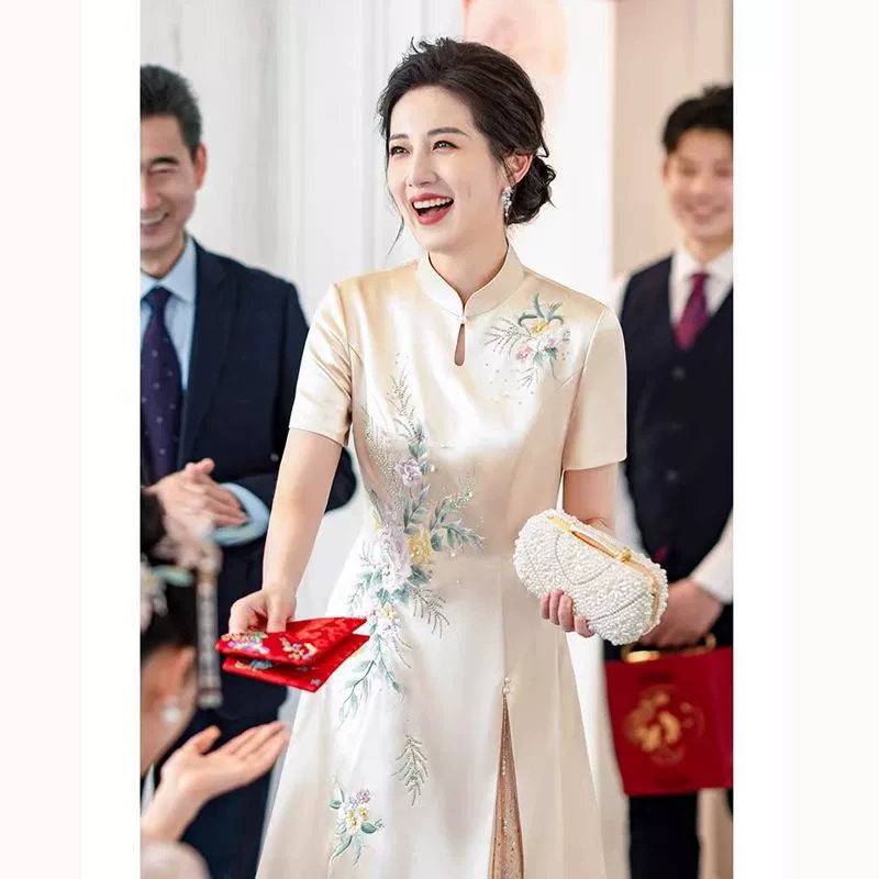 Платье Cheongsam для свадебного банкета матери, новый китайский стиль, молодое и элегантное, высококачественное платье с короткими рукавами, подходящее для повседневной носки.