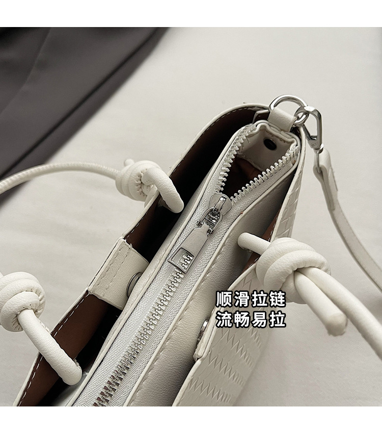 A simple and elegant bucket bag for women, a Korean-style single-shoulder bag for commuting to work in 2025, a new trendy and fashionable crossbody bag Item Picture