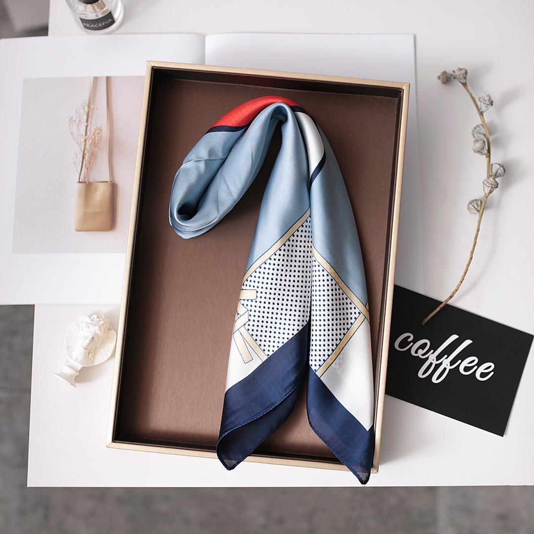 Shi Pukun Abito stile primavera/estate Semplice ed elegante in una piccola sciarpa professionale versatile da donna quadrata_voghion.com