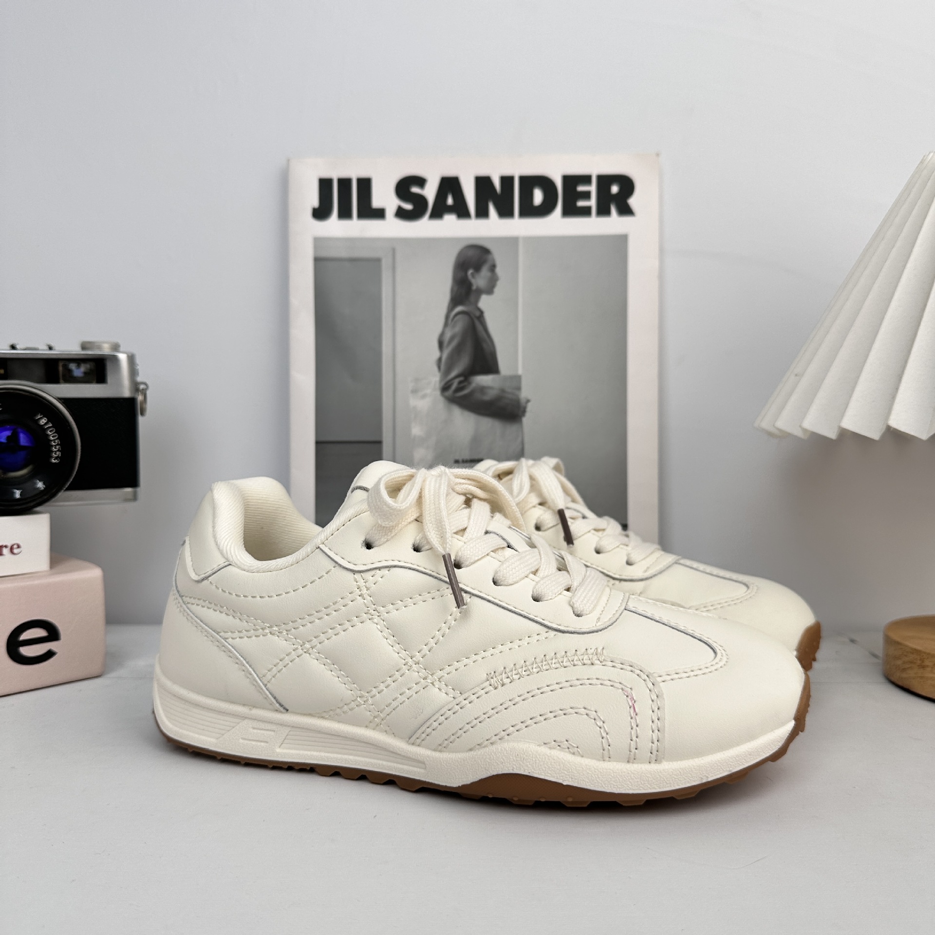 Zapatos de entrenamiento para niños y niñas Yuanbo 2025 otoño nuevo diseño de nicho de diseño universal para estudiantes zapatos casuales pequeños blancos