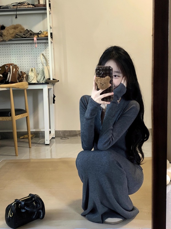 韩系灰色针织连衣裙秋冬小个子高级感长袖收腰独特别致气质长裙子|undefined