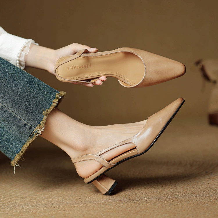 Peiqi 2025 Весна/Лето Новые сандалии со стальным носком, закрытым носком, массивным средним каблуком, открытой спинкой, модная женская обувь.