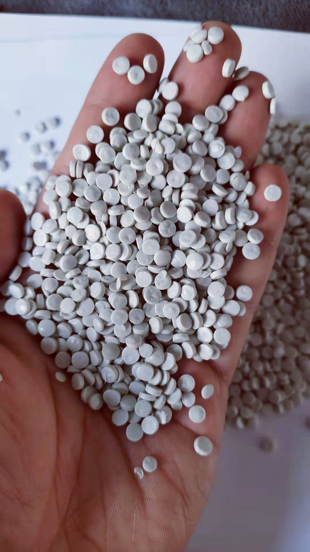 低压聚乙烯HDPE再生颗粒 吹塑HDPE再生料 白色中空HDPE再生粒子