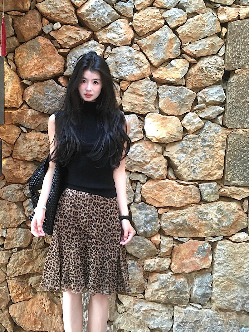 Especially Beautiful Waist-Cinching Mini Skirt for Women, 2026 New Early Summer Mature Style A-Line High-Waisted Leopard Print Skirt Set