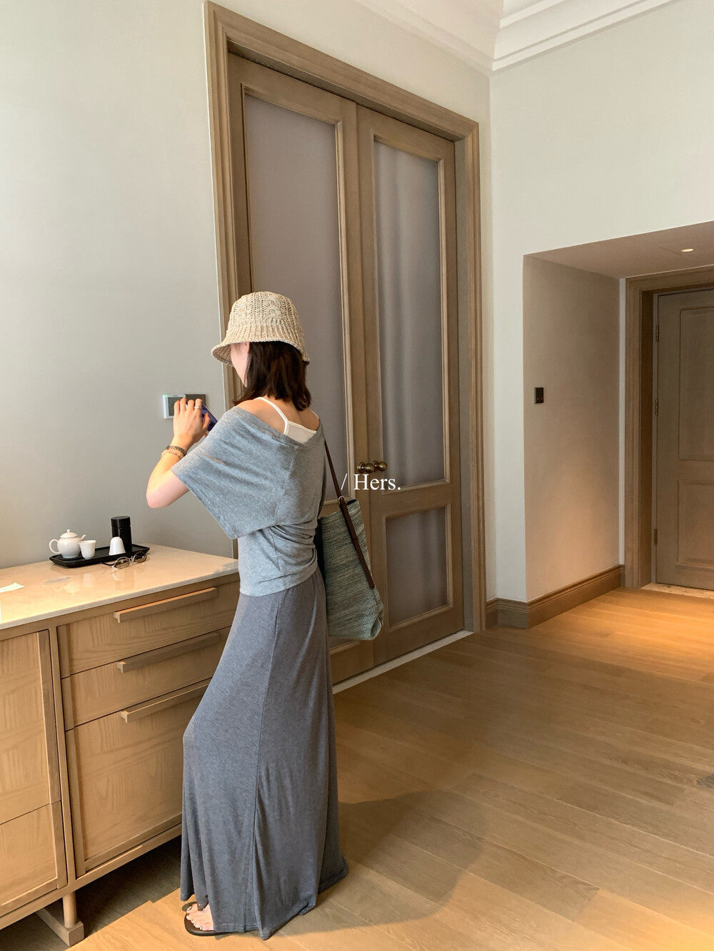 Áo thun tay ngắn cổ chữ U rộng kèm áo dây trong hai mảnh cho nữ dáng nhỏ — màu hồng, Trắng đen, màu xám chi tiết 14