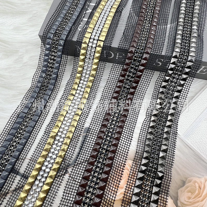 厂家直供四脚爪金字塔钉钻手工珠方形珠铆钉背胶服饰鞋帽箱包辅料