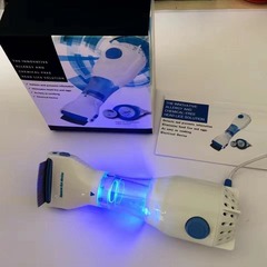 国境を越えたペットのシラミの櫛の櫛の電動のシラミ除去器はシラミの卵の物理的な清潔な部品に行ってシラミのフィルターをつかみます。