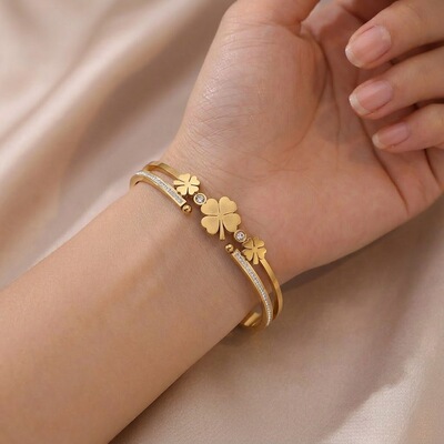 Titanium steel bracelet female Four-leaf flower Elastic force Opening Diamond Bracelet Europe and America fashion Trend Hollow Jewelry wholesale