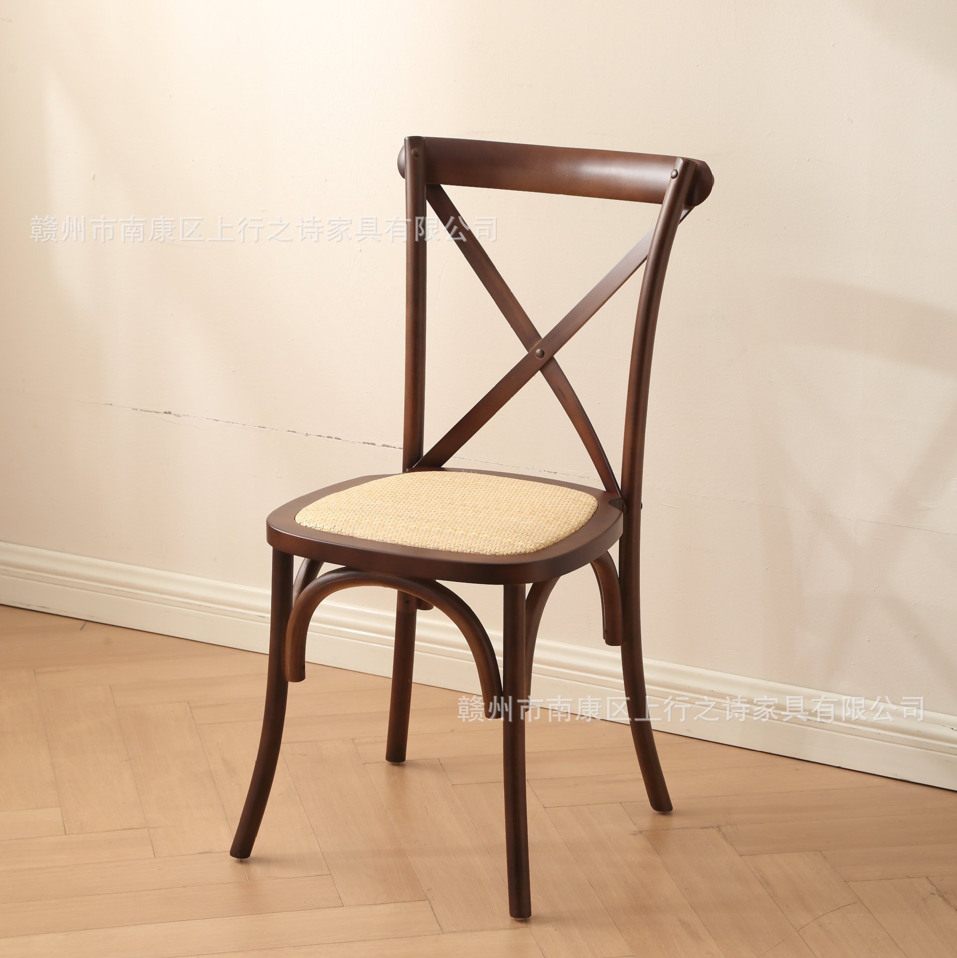 Mesas y sillas de cafetería retro Sillas de comedor de estilo chino americano Sillas de restaurante occidental Sillas y sillas de cafetería Un juego completo de mesas de taberna