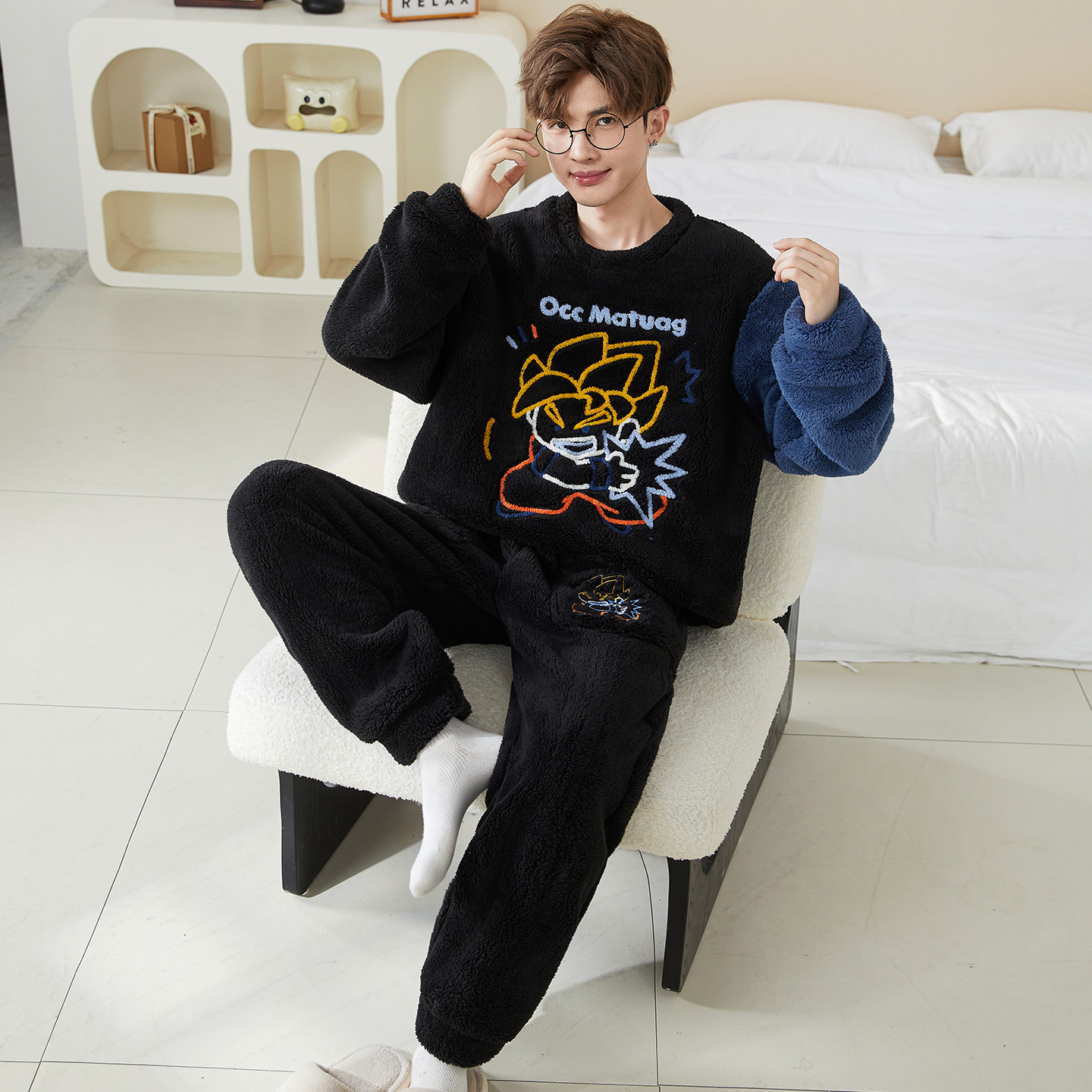 2025 pijamas casuales de coral camisa de dibujos animados juveniles estudiantes de franela para hombres set de ropa de casa