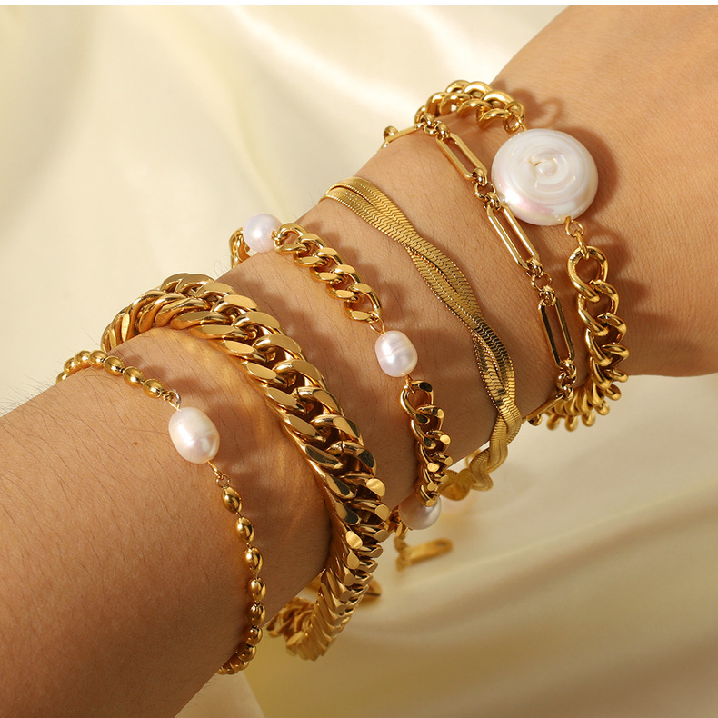 Retro Geometric Stainless Steel 18K Gold Plated Freshwater Pearl Bracelets In Bulk display picture 1