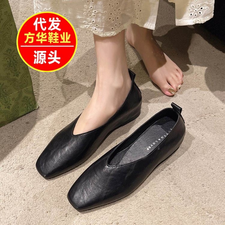 2026 estilo francés de tacones bajos suaves de un pie de cabeza cuadrada de boca superficial de pie fácil no cansarse zapatos de moda de viaje