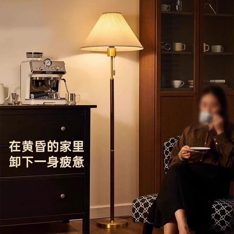 New Chinese-style all-copper floor lamp, solid wood living room and study American retro decorative table lamp, high-end bedroom bedside lamp New Chinese-style all-copper floor lamp, solid wood living room and study American retro decorative table lamp, high-end bedroom bedside lamp