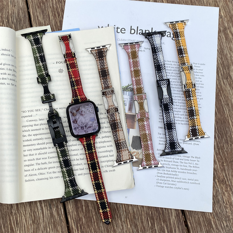 For Apple Watch10 Apple Watch iwatch89SE Women Autumn and Winter Plaid Double C Magnetic Buckle Strap