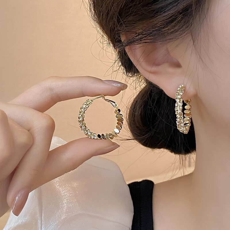2025 nuevo estilo círculo de moda hebilla de oreja de plata rota cobre chapado en oro real pendientes elegantes de moda pendientes de lujo ligero de alta gama