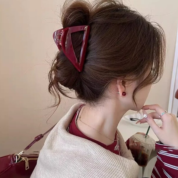 2025年新作チェック柄三角グリッパー、高級フェミニンシャーククリップ、シンプルで万能なヘアピンヘッドドレス|undefined